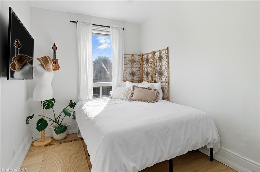 249 Bay Street N, Hamilton, ON - Indoor Photo Showing Bedroom