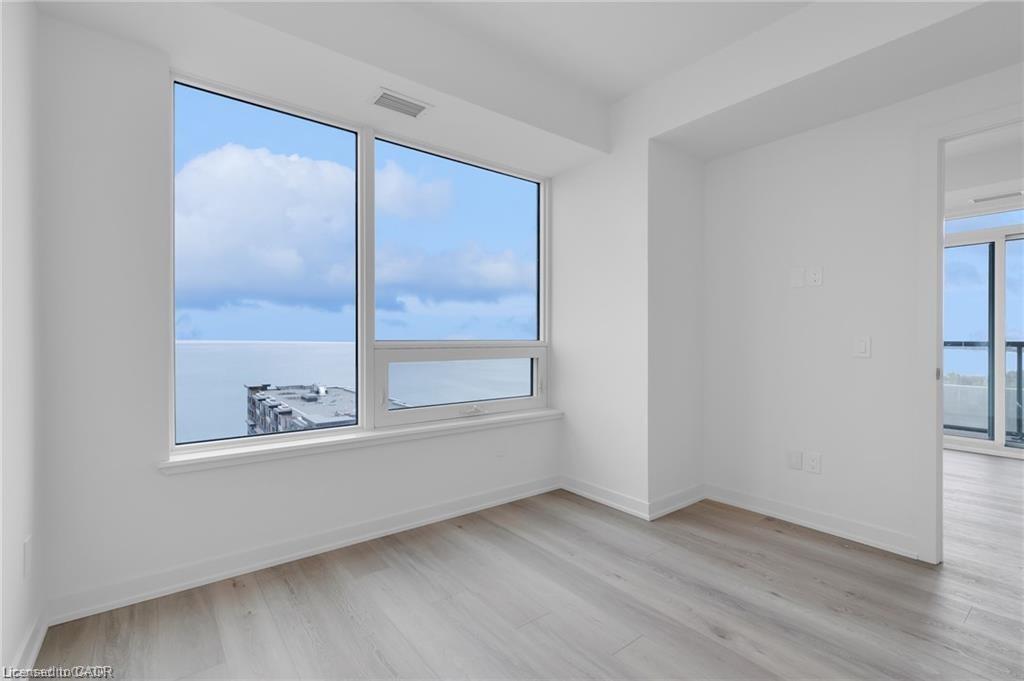 1408-385 Winston Road, Grimsby, ON - Indoor Photo Showing Other Room