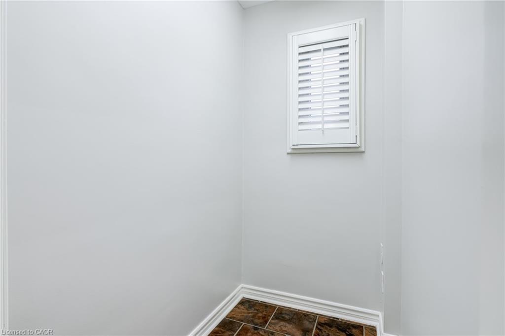 15 Empress Avenue, Hamilton, ON - Indoor Photo Showing Other Room