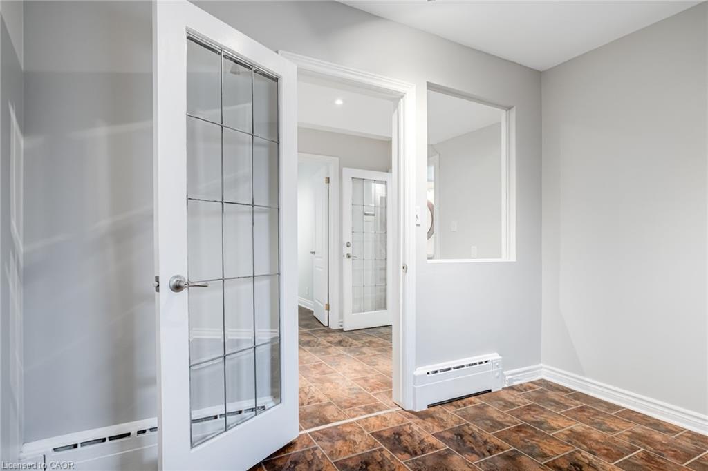 15 Empress Avenue, Hamilton, ON - Indoor Photo Showing Other Room