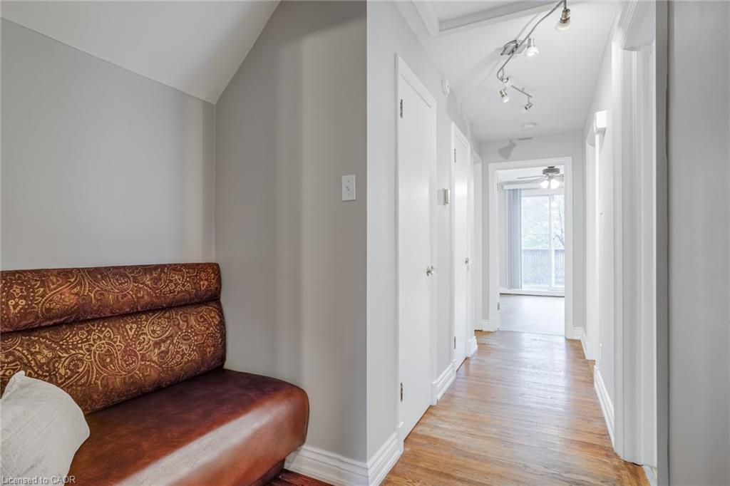 15 Empress Avenue, Hamilton, ON - Indoor Photo Showing Other Room