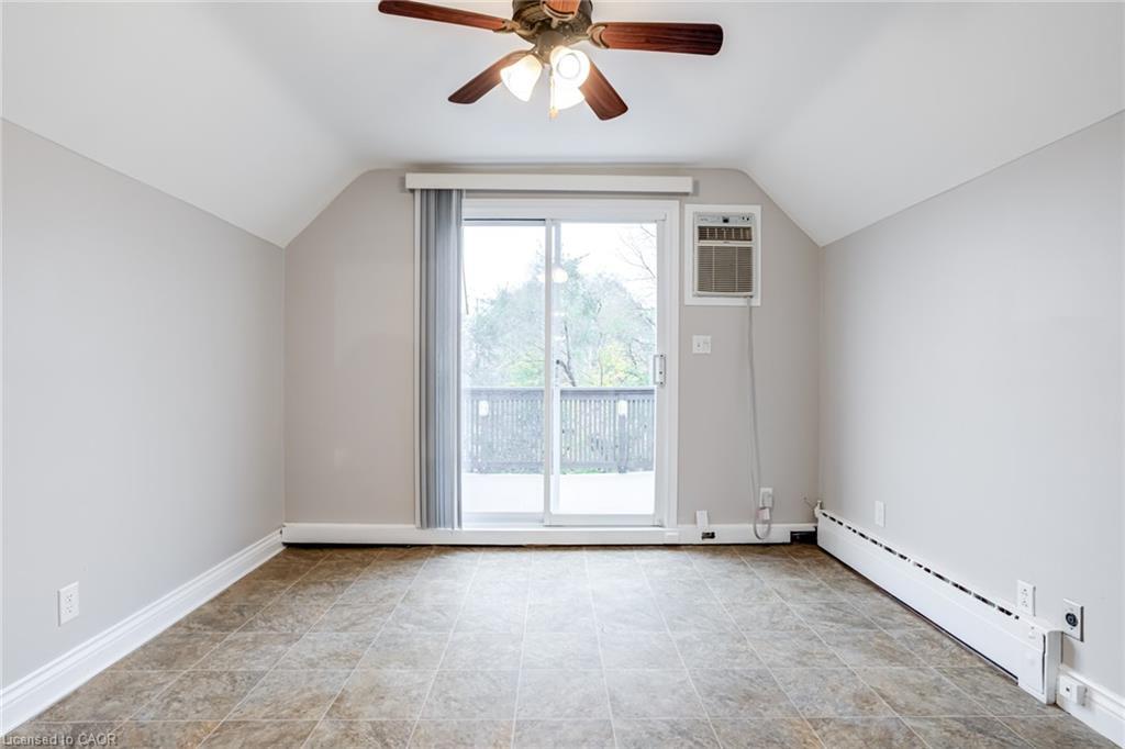 15 Empress Avenue, Hamilton, ON - Indoor Photo Showing Other Room