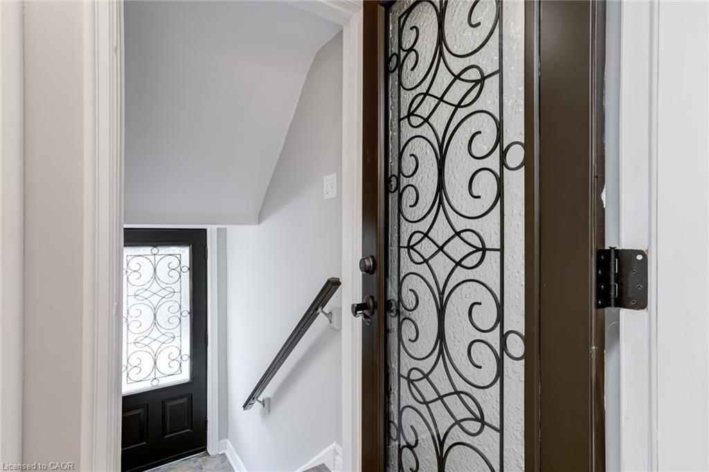 15 Empress Avenue, Hamilton, ON - Indoor Photo Showing Other Room