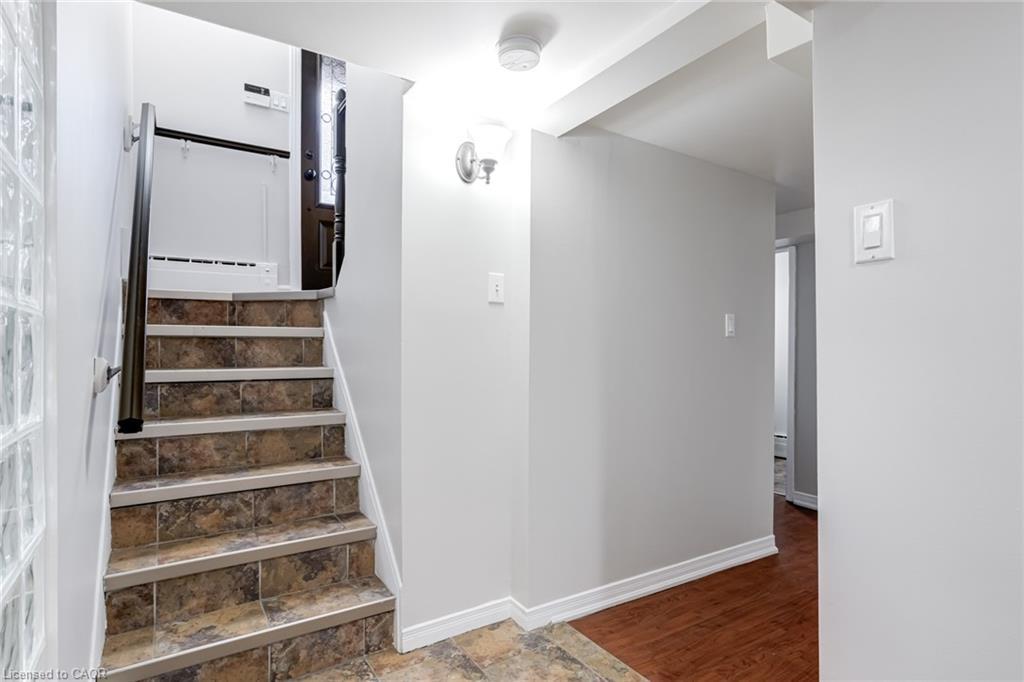 15 Empress Avenue, Hamilton, ON - Indoor Photo Showing Other Room