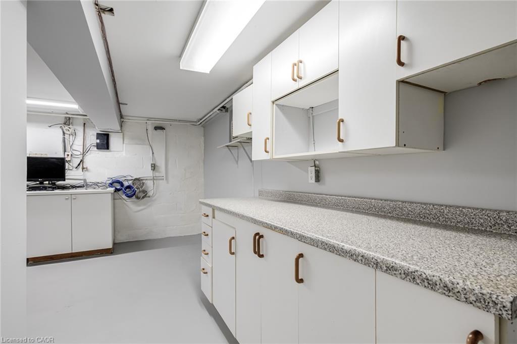 15 Empress Avenue, Hamilton, ON - Indoor Photo Showing Kitchen