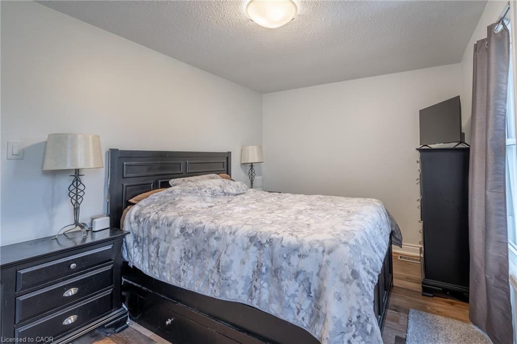 8-596 Grey Street, Brantford, ON - Indoor Photo Showing Bedroom