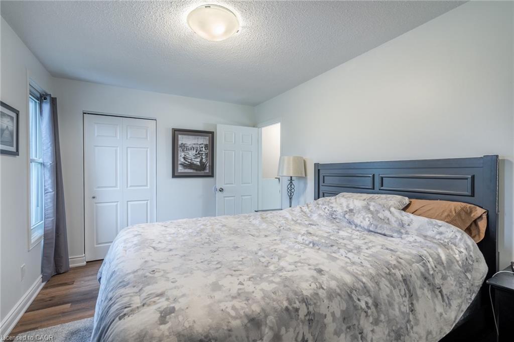 8-596 Grey Street, Brantford, ON - Indoor Photo Showing Bedroom