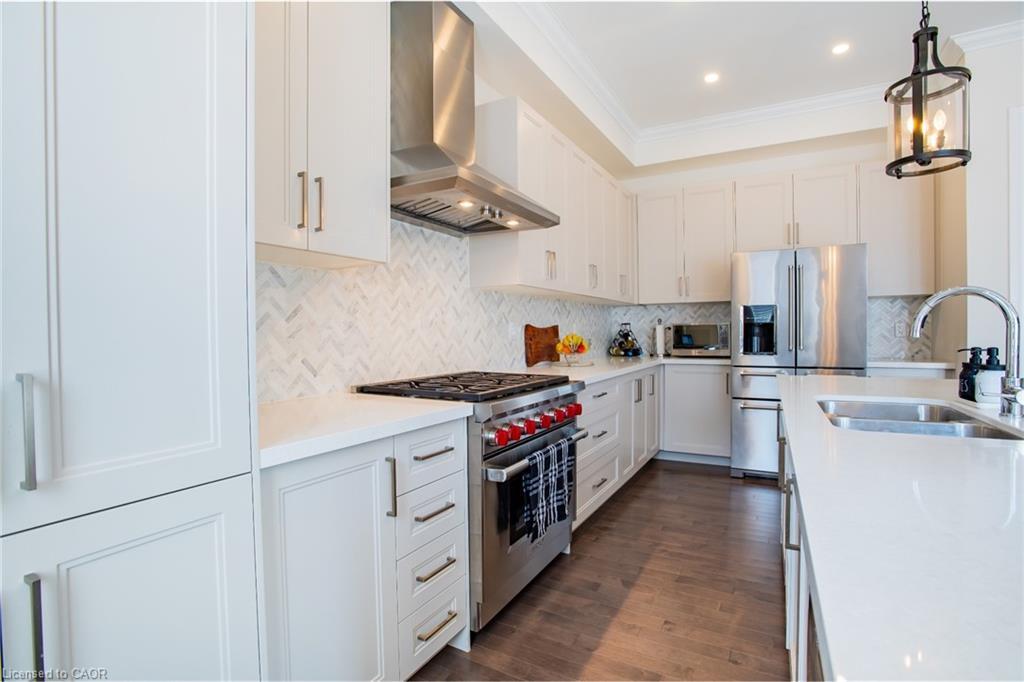 66 Merlin Street, Oakville, ON - Indoor Photo Showing Kitchen With Double Sink With Upgraded Kitchen
