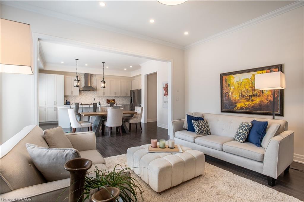 66 Merlin Street, Oakville, ON - Indoor Photo Showing Living Room