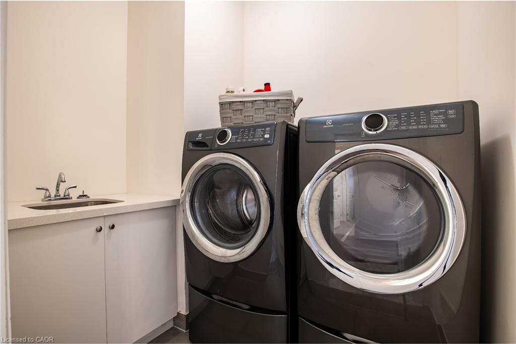 66 Merlin Street, Oakville, ON - Indoor Photo Showing Laundry Room