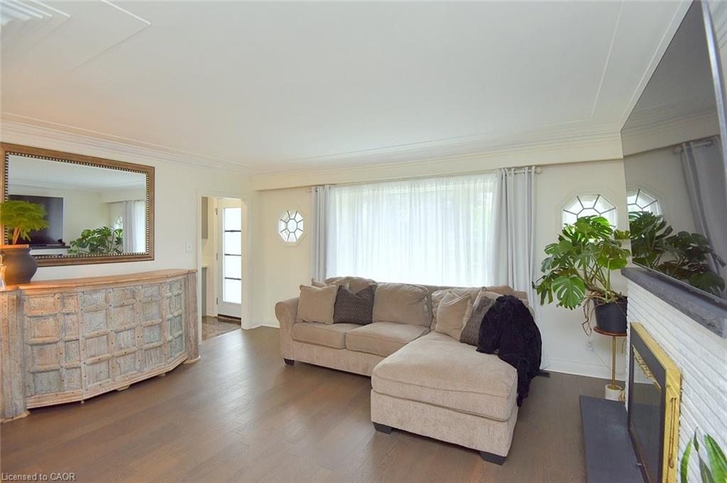 45 Dunkirk Drive, Hamilton, ON - Indoor Photo Showing Living Room