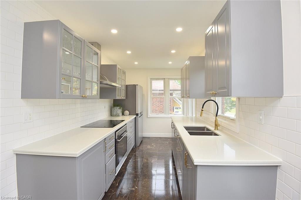 45 Dunkirk Drive, Hamilton, ON - Indoor Photo Showing Kitchen With Double Sink With Upgraded Kitchen