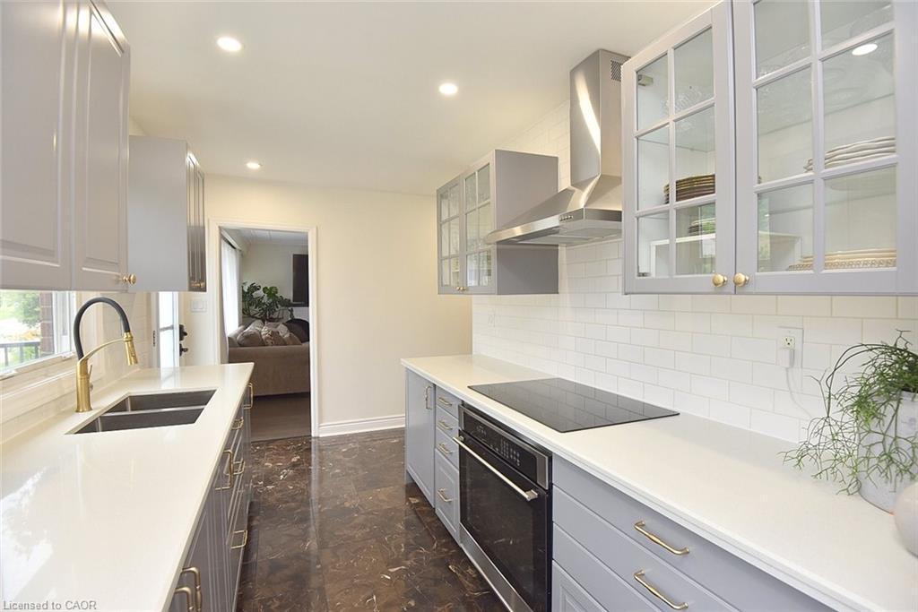 45 Dunkirk Drive, Hamilton, ON - Indoor Photo Showing Kitchen With Double Sink With Upgraded Kitchen