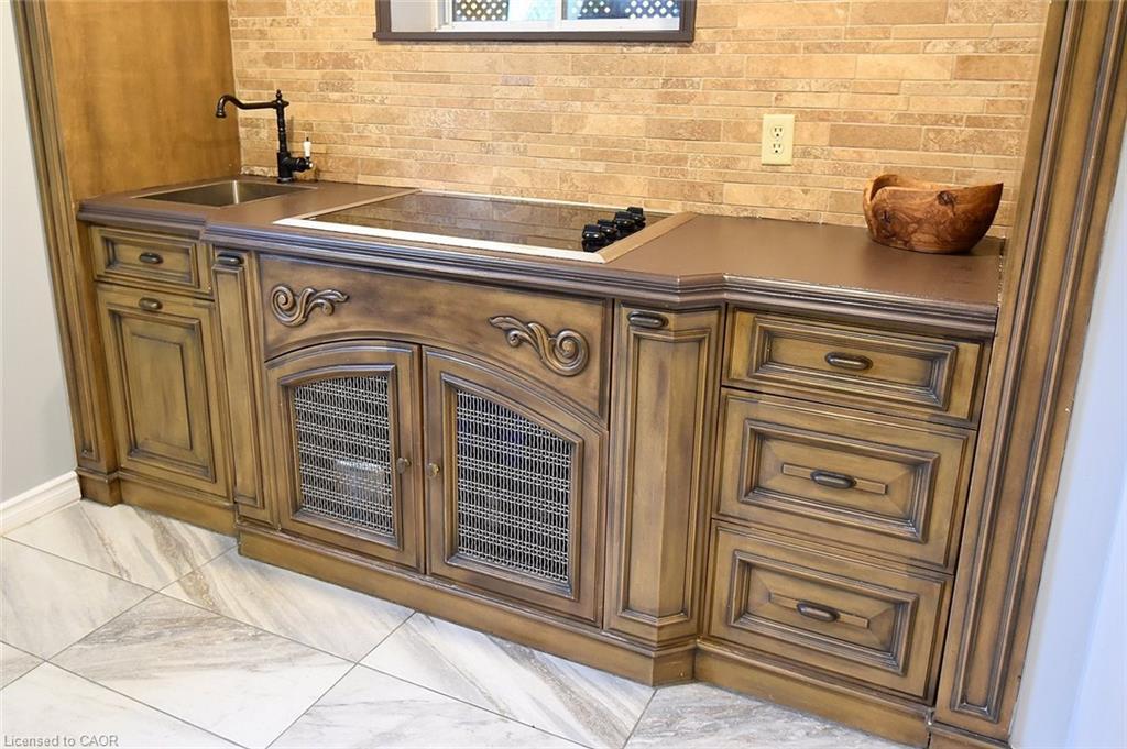45 Dunkirk Drive, Hamilton, ON - Indoor Photo Showing Kitchen