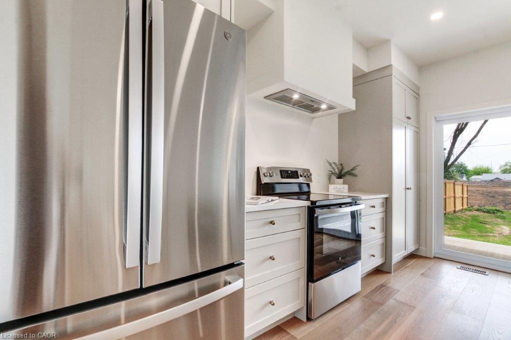 210 William Street, Delhi, ON - Indoor Photo Showing Kitchen With Stainless Steel Kitchen With Upgraded Kitchen