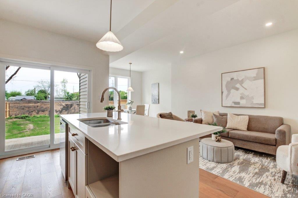 210 William Street, Delhi, ON - Indoor