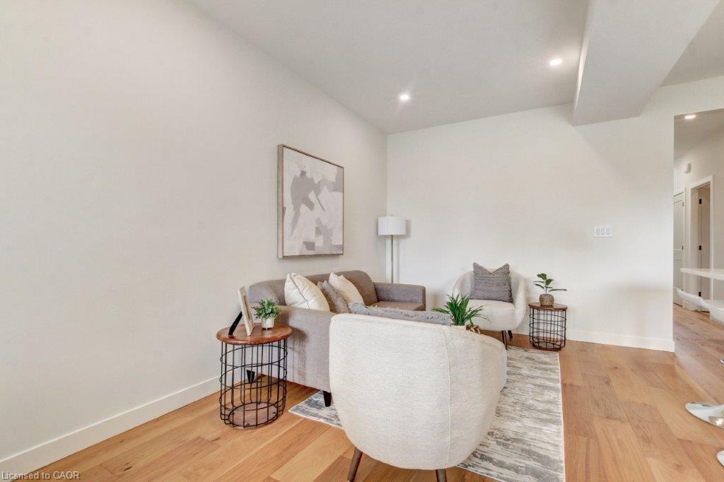 210 William Street, Delhi, ON - Indoor