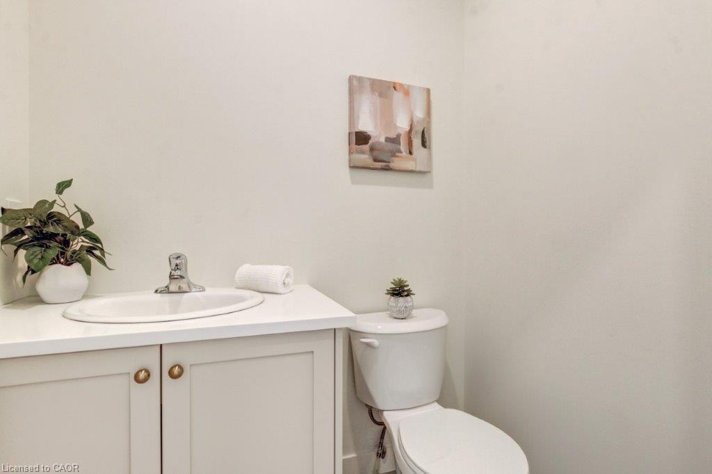 210 William Street, Delhi, ON - Indoor Photo Showing Bathroom