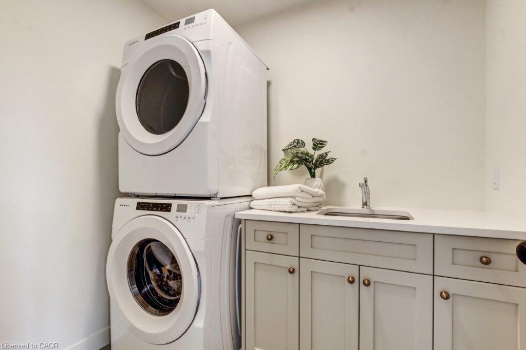 210 William Street, Delhi, ON - Indoor Photo Showing Laundry Room