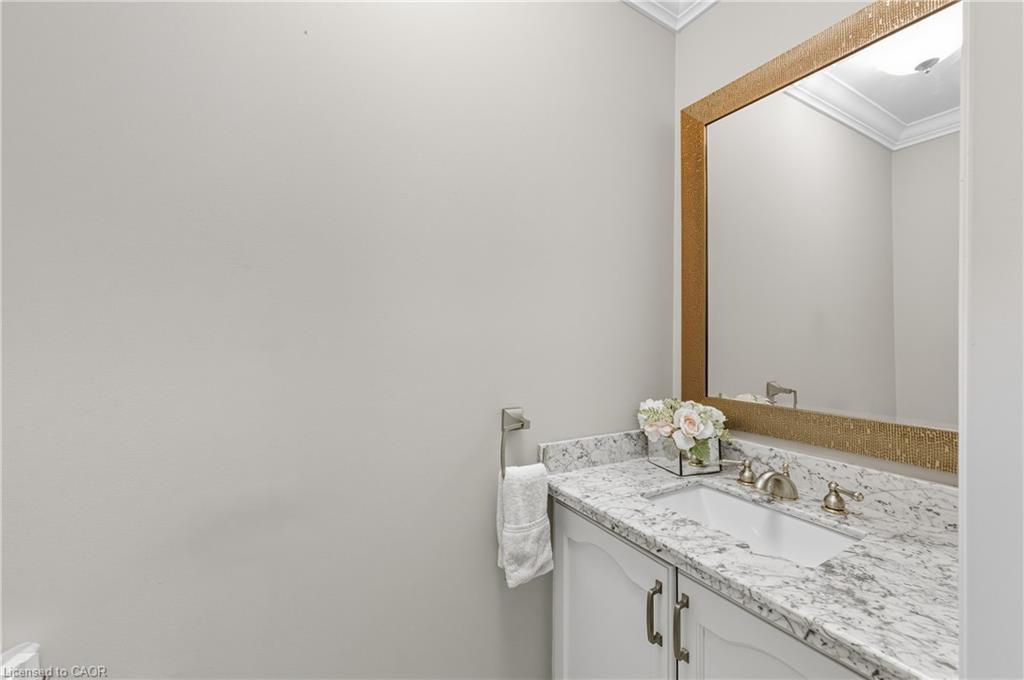 8-5555 Prince William Drive, Burlington, ON - Indoor Photo Showing Bathroom