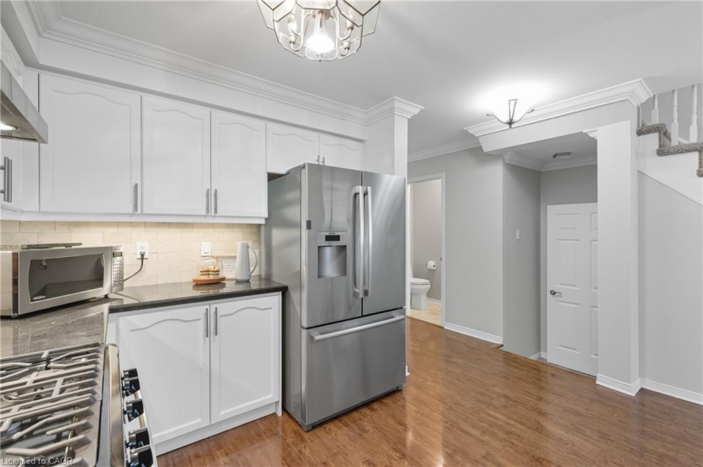 8-5555 Prince William Drive, Burlington, ON - Indoor Photo Showing Kitchen