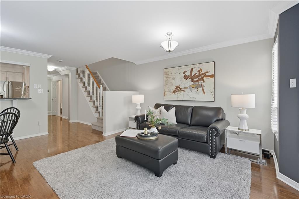 8-5555 Prince William Drive, Burlington, ON - Indoor Photo Showing Living Room
