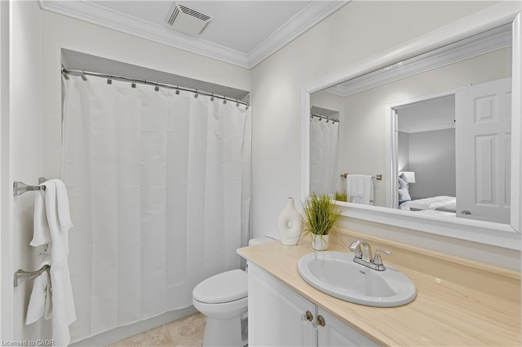 8-5555 Prince William Drive, Burlington, ON - Indoor Photo Showing Bathroom
