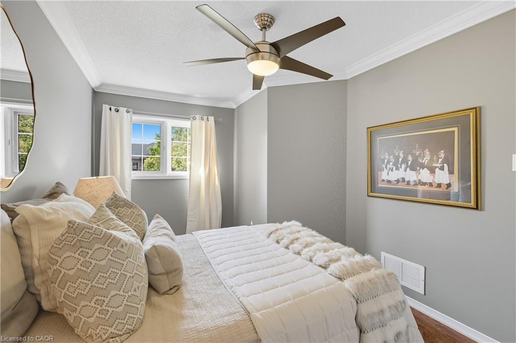 8-5555 Prince William Drive, Burlington, ON - Indoor Photo Showing Bedroom