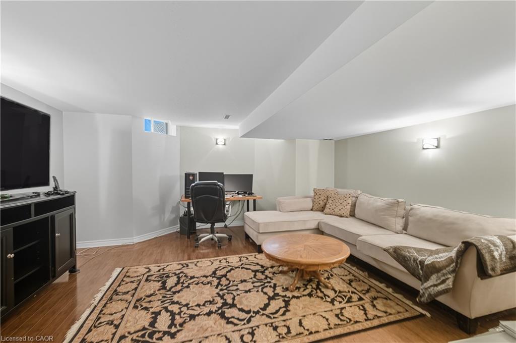 8-5555 Prince William Drive, Burlington, ON - Indoor Photo Showing Living Room
