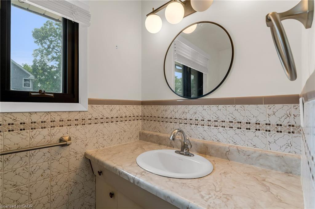 4252 William Street, Lincoln, ON - Indoor Photo Showing Bathroom