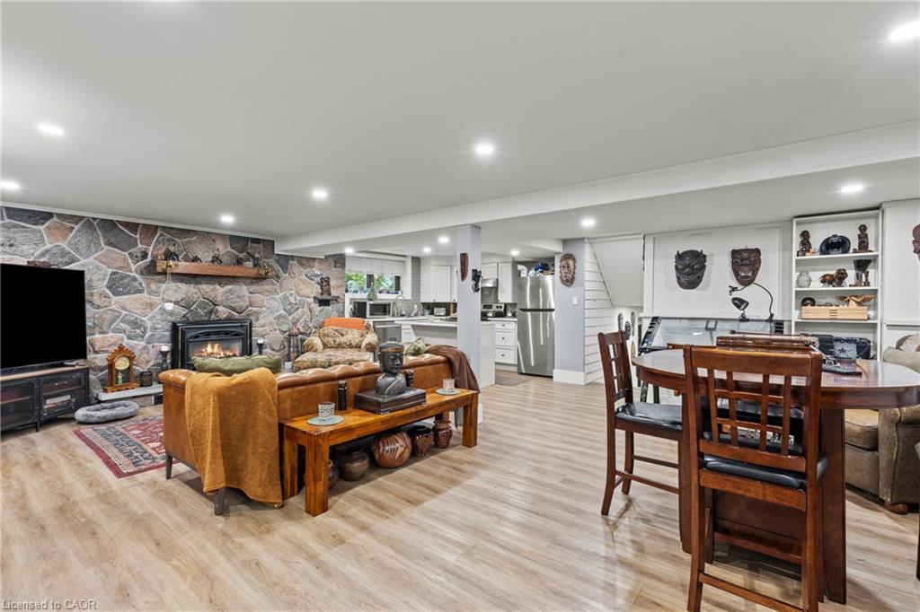 4252 William Street, Lincoln, ON - Indoor With Fireplace