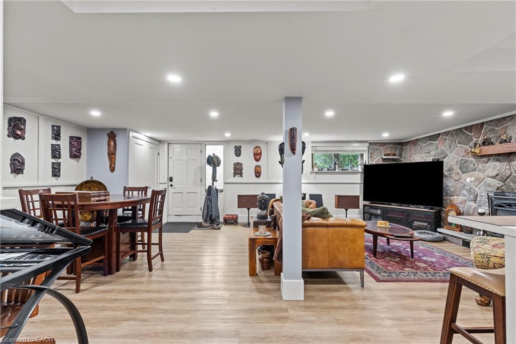 4252 William Street, Lincoln, ON - Indoor With Fireplace