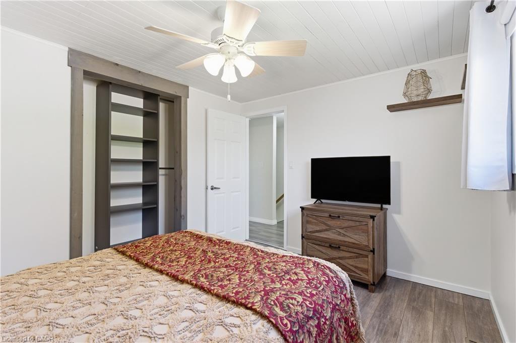 23 Glengrove Avenue, Grimsby, ON - Indoor Photo Showing Bedroom