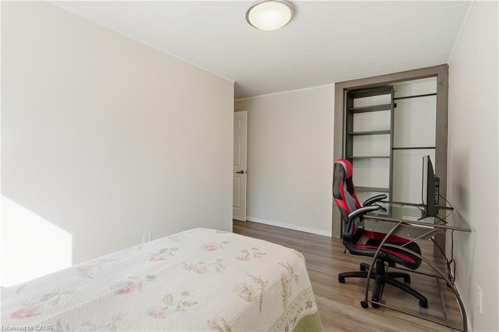 23 Glengrove Avenue, Grimsby, ON - Indoor Photo Showing Bedroom