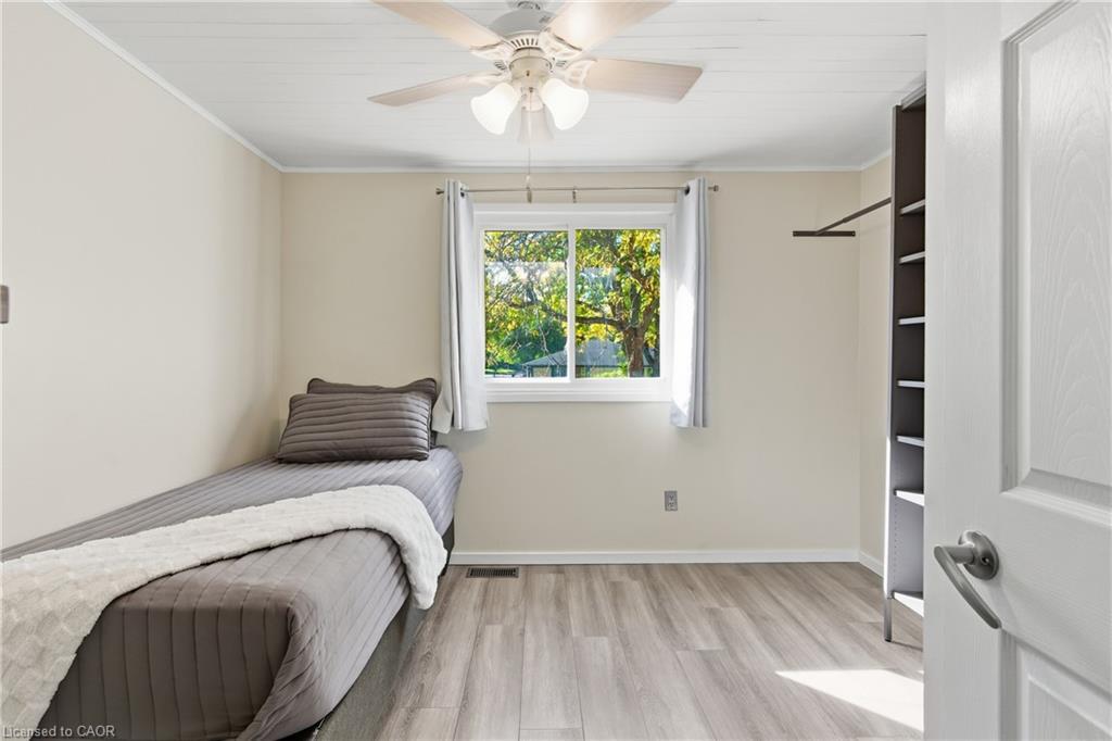 23 Glengrove Avenue, Grimsby, ON - Indoor Photo Showing Bedroom