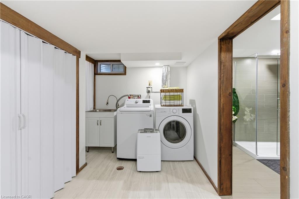 23 Glengrove Avenue, Grimsby, ON - Indoor Photo Showing Laundry Room