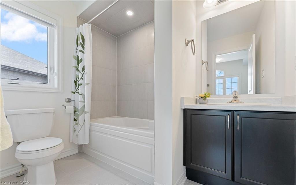 30 Rowley Street, Brantford, ON - Indoor Photo Showing Bathroom