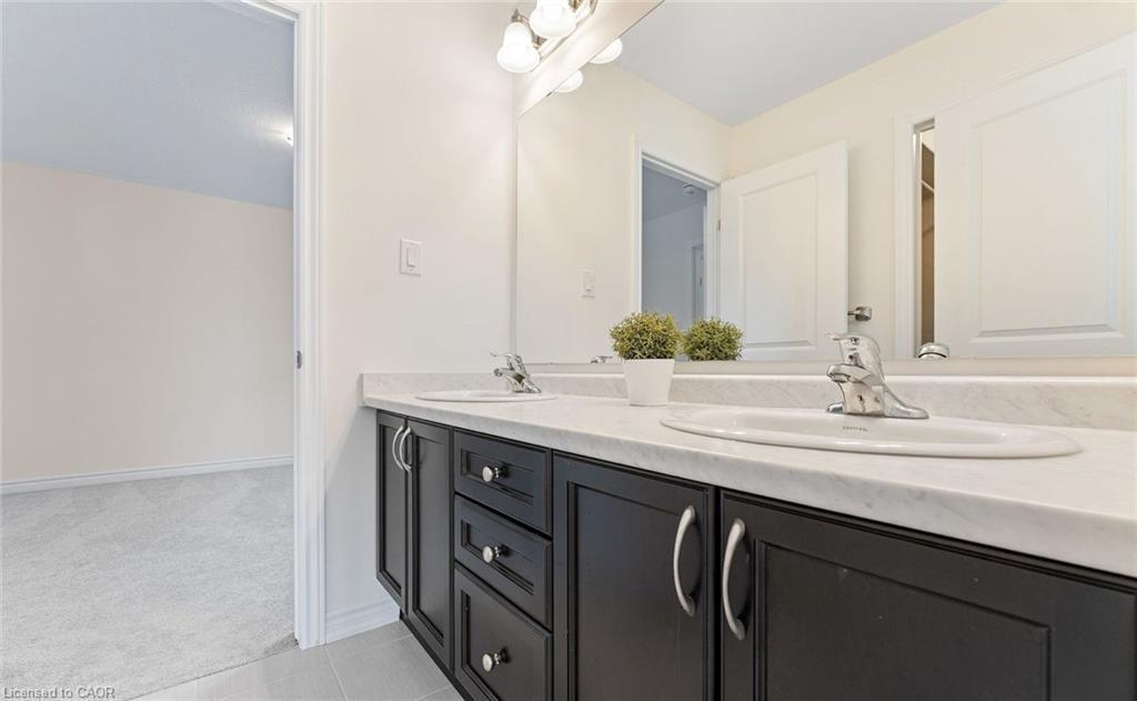 30 Rowley Street, Brantford, ON - Indoor Photo Showing Bathroom