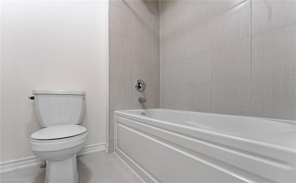 30 Rowley Street, Brantford, ON - Indoor Photo Showing Bathroom