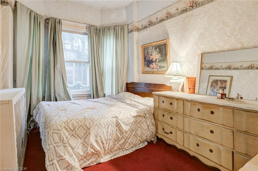 99 Blake Street, Hamilton, ON - Indoor Photo Showing Bedroom