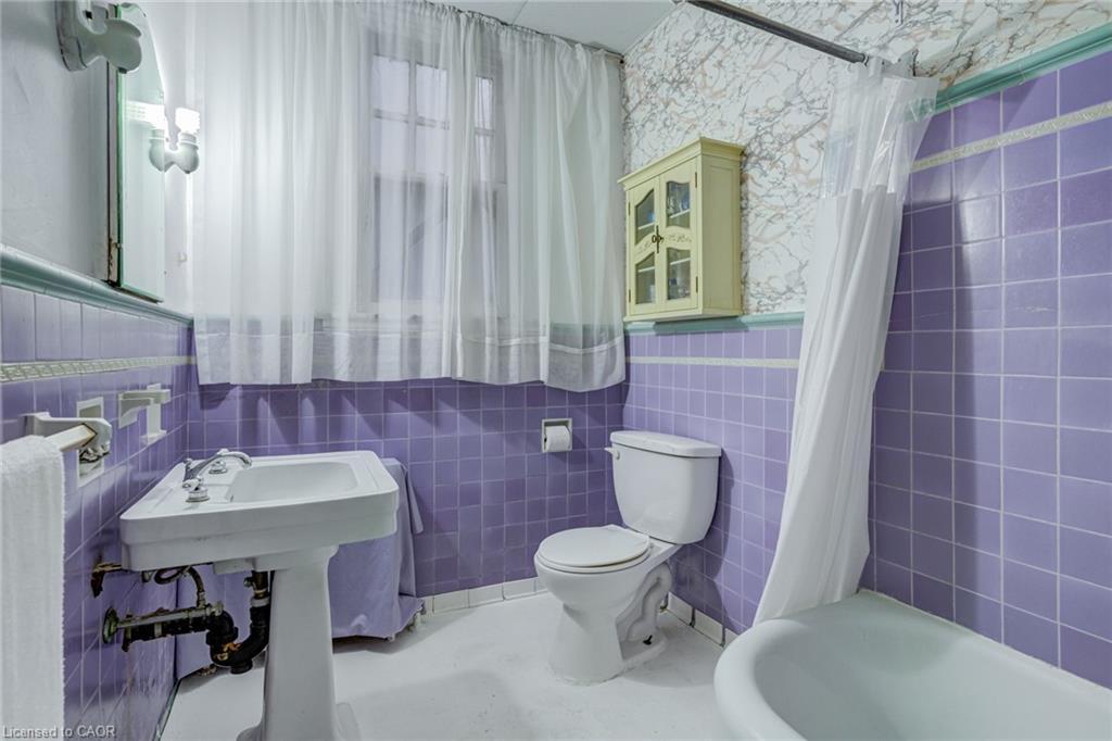 99 Blake Street, Hamilton, ON - Indoor Photo Showing Bathroom