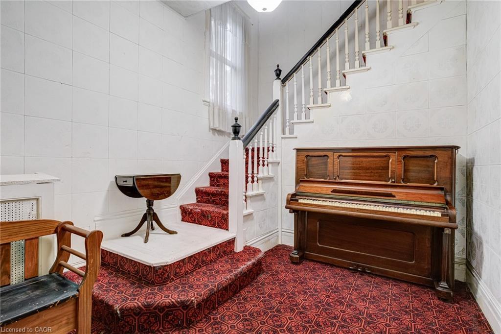 99 Blake Street, Hamilton, ON - Indoor Photo Showing Other Room