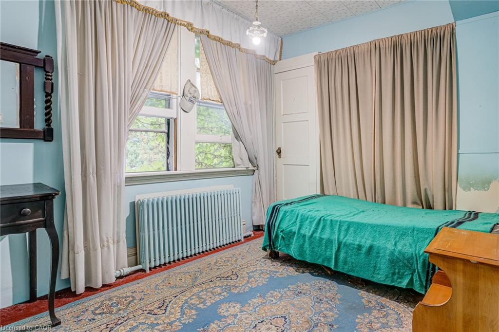 99 Blake Street, Hamilton, ON - Indoor Photo Showing Bedroom