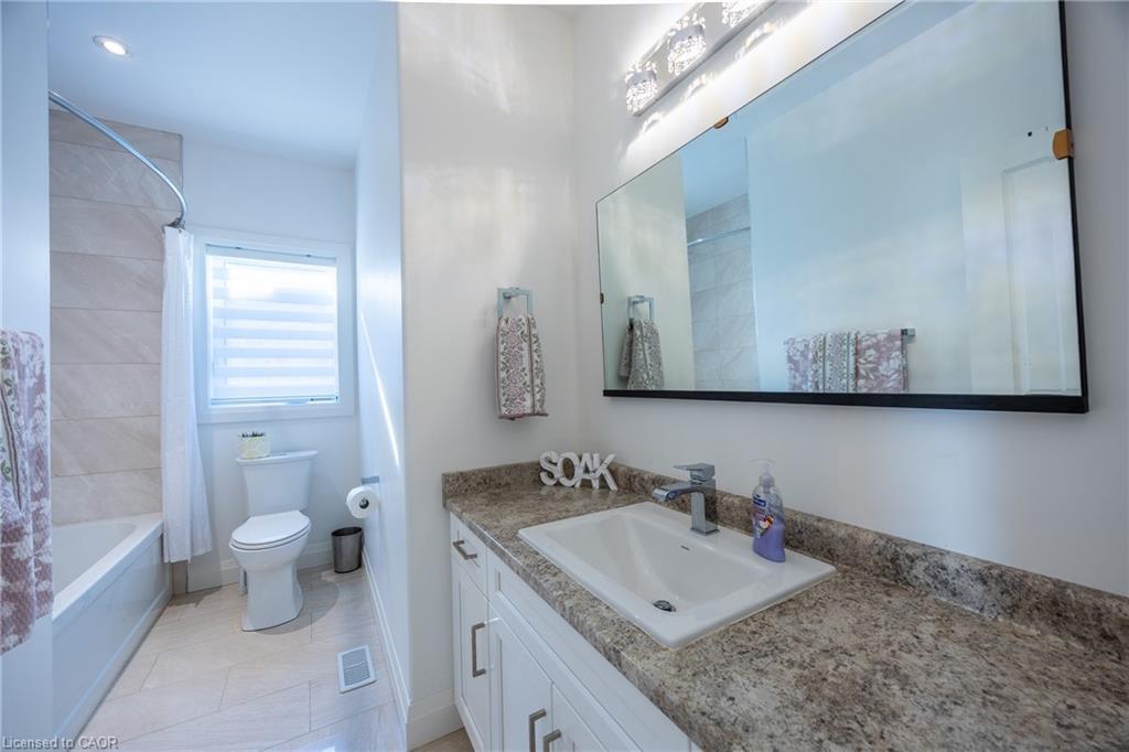 80 Backus Drive, Port Rowan, ON - Indoor Photo Showing Bathroom