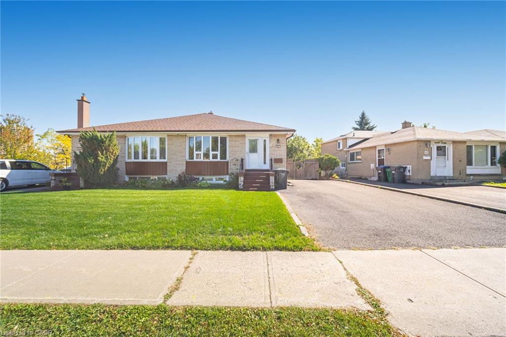 61 Avondale Boulevard, Brampton, ON - Outdoor With Facade