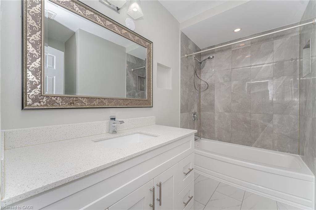 61 Avondale Boulevard, Brampton, ON - Indoor Photo Showing Bathroom