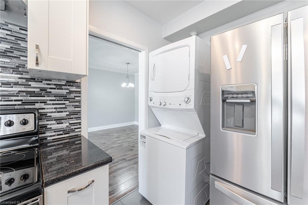 61 Avondale Boulevard, Brampton, ON - Indoor Photo Showing Laundry Room
