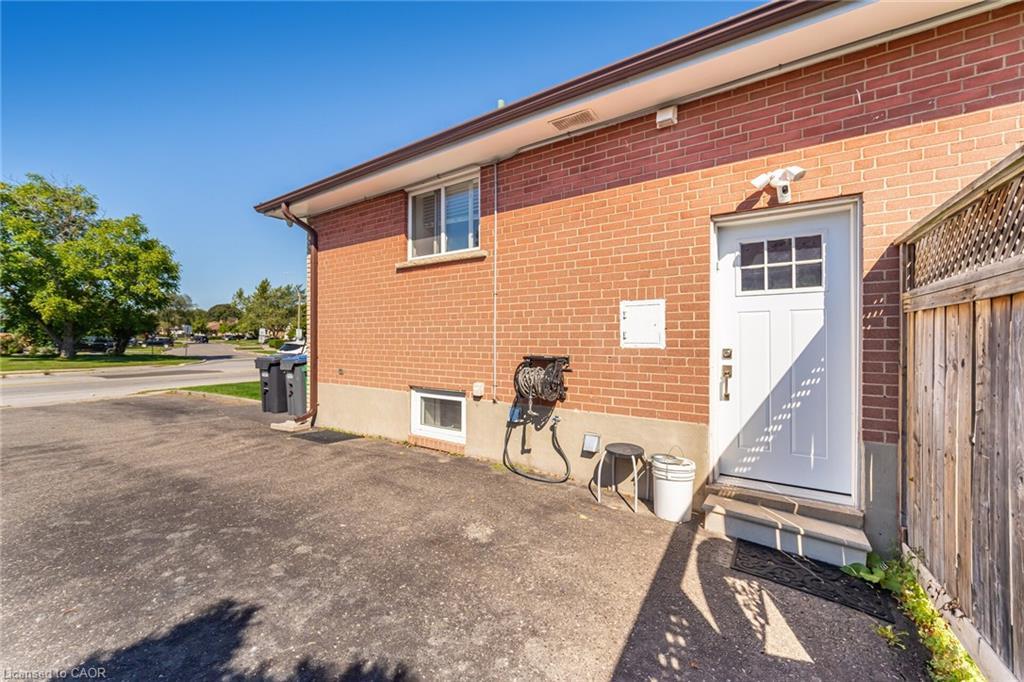 61 Avondale Boulevard, Brampton, ON - Outdoor With Exterior