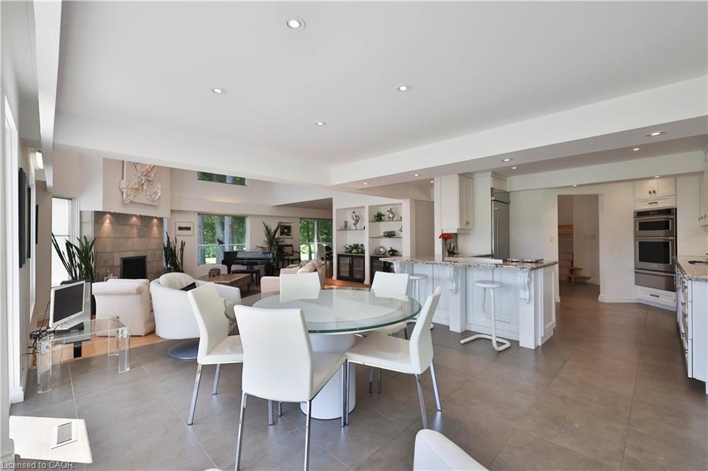 1270 1 Side Road, Burlington, ON - Indoor Photo Showing Dining Room