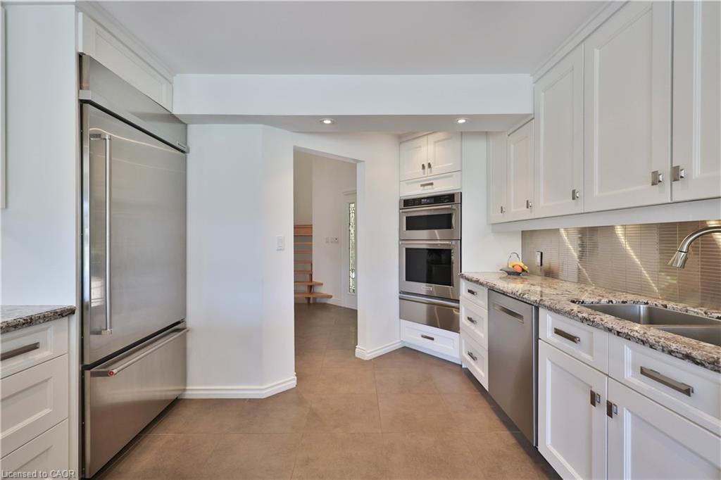 1270 1 Side Road, Burlington, ON - Indoor Photo Showing Kitchen With Upgraded Kitchen